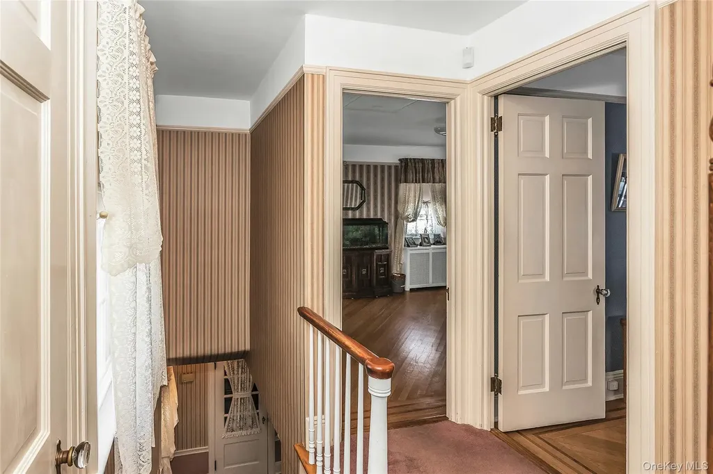 8 3rd Place Garden City NY 11530