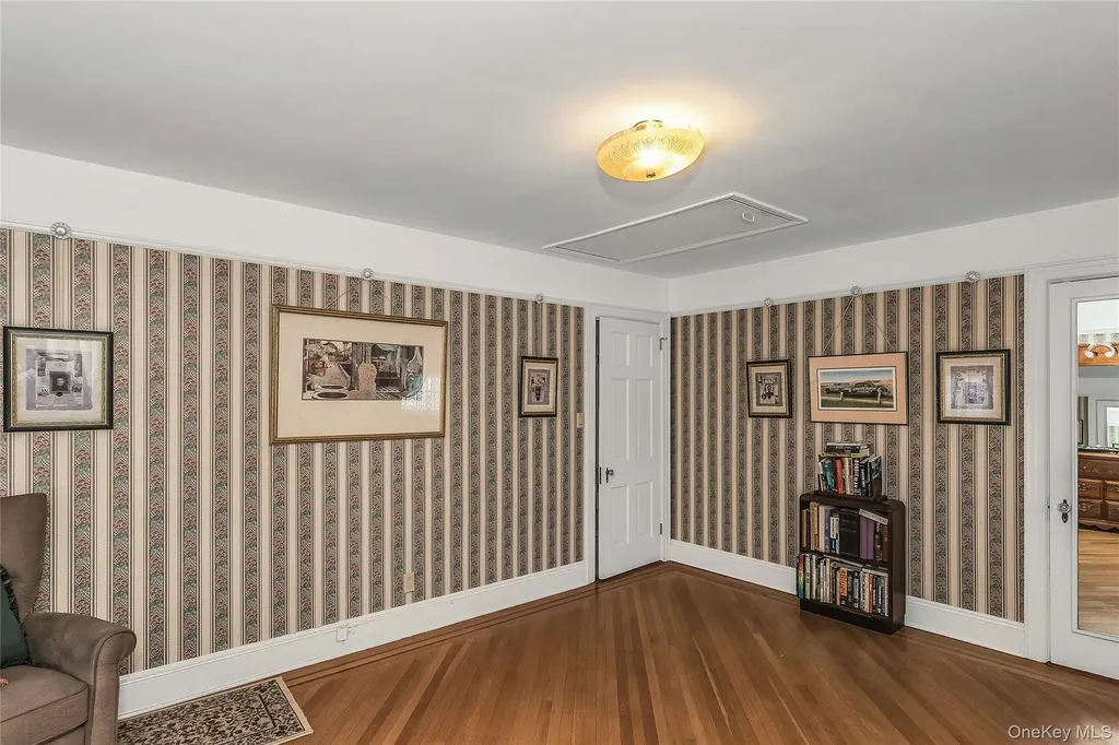 8 3rd Place Garden City NY 11530