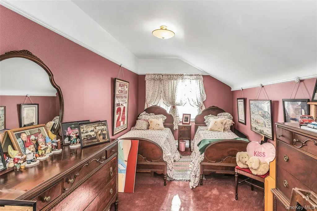 8 3rd Place Garden City NY 11530
