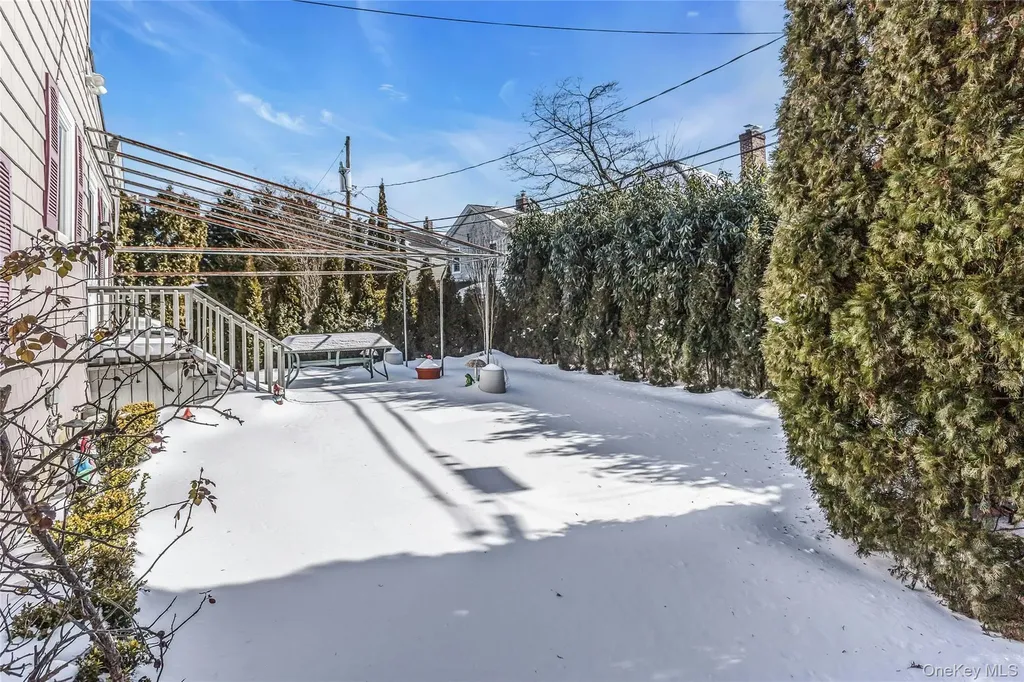 8 3rd Place Garden City NY 11530