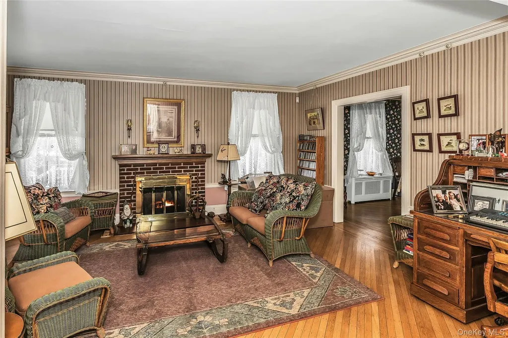 8 3rd Place Garden City NY 11530
