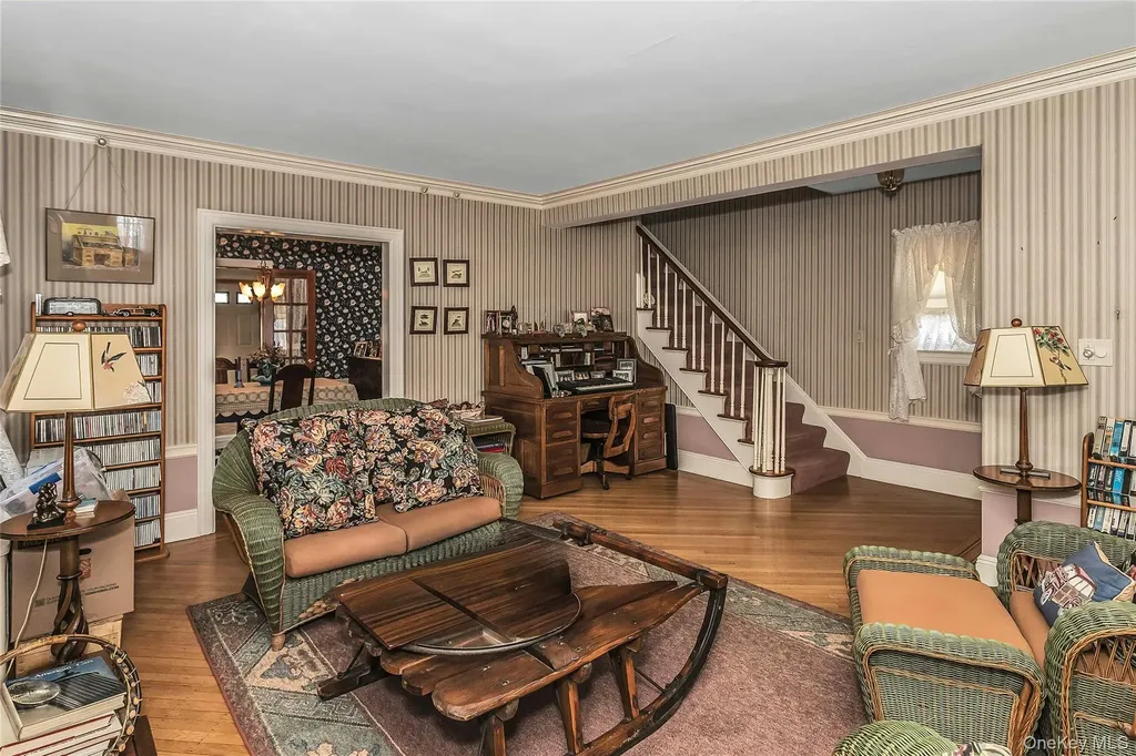 8 3rd Place Garden City NY 11530
