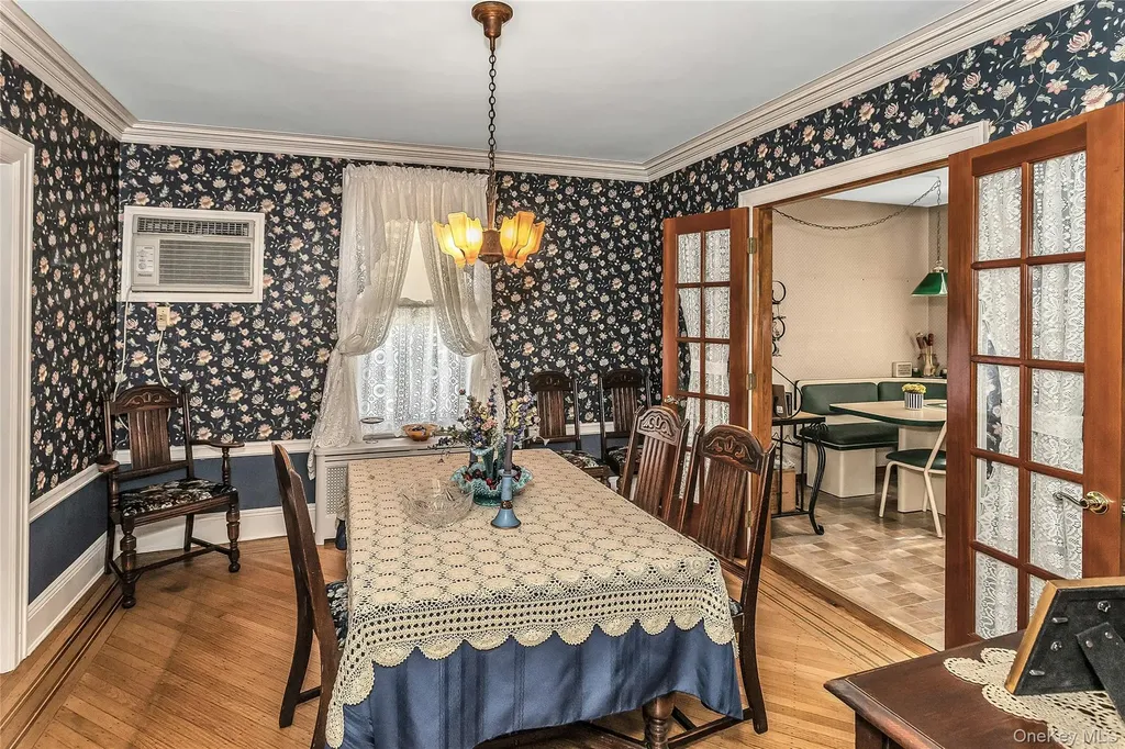 8 3rd Place Garden City NY 11530