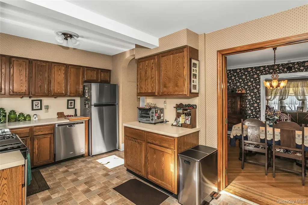 8 3rd Place Garden City NY 11530