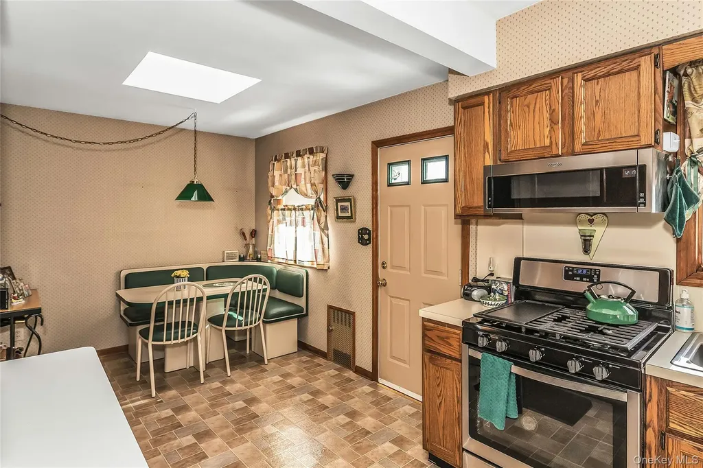 8 3rd Place Garden City NY 11530