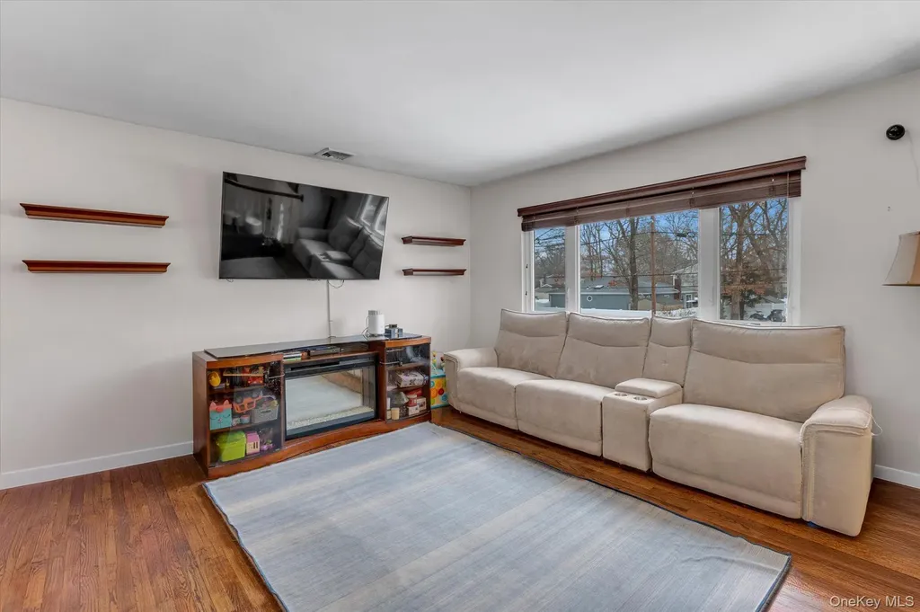 11 17th Avenue Ronkonkoma NY 11779