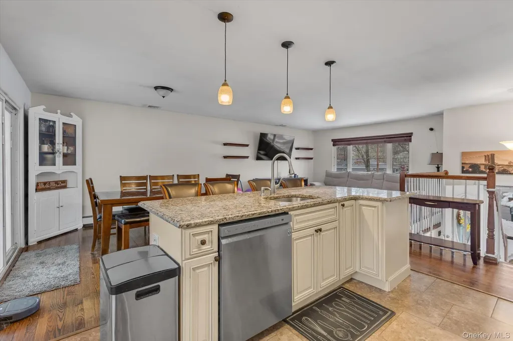 11 17th Avenue Ronkonkoma NY 11779