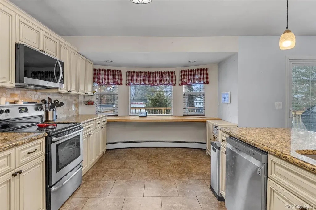 11 17th Avenue Ronkonkoma NY 11779