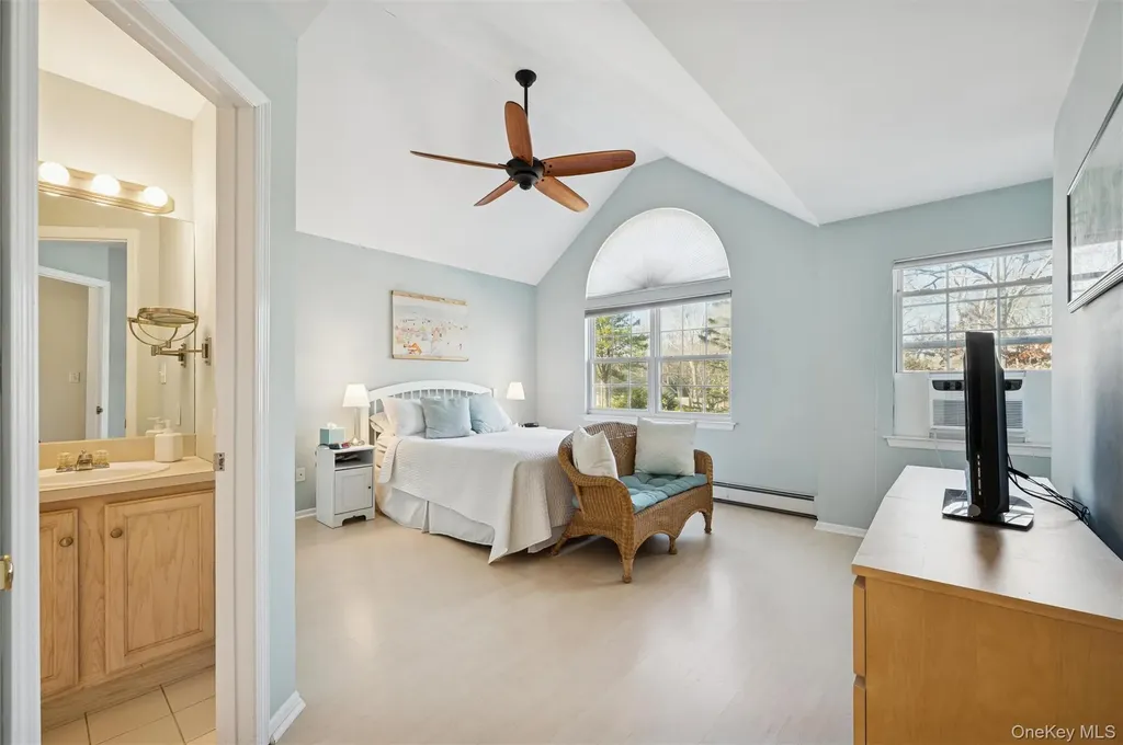 7 Huckleberry Lane Hampton Bays NY 11946