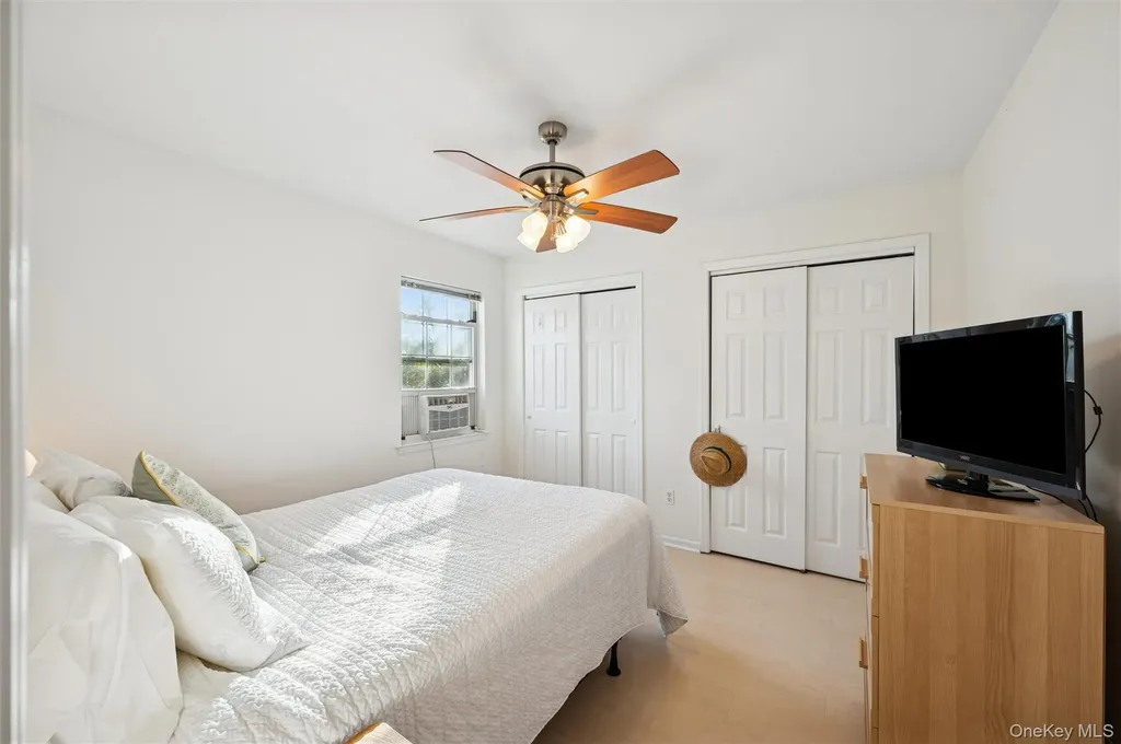 7 Huckleberry Lane Hampton Bays NY 11946