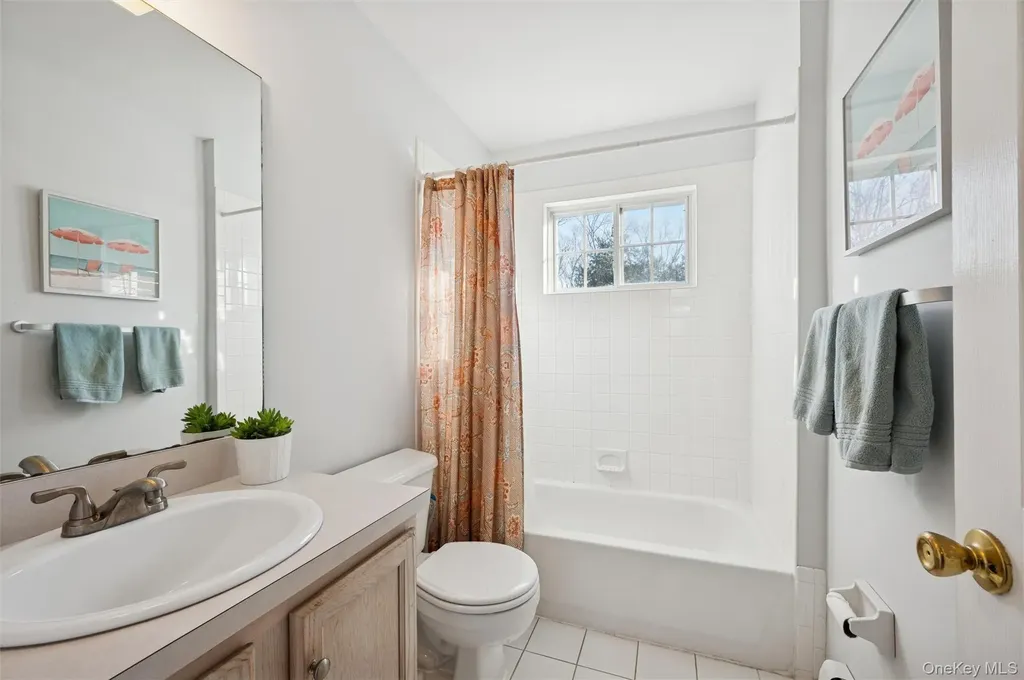 7 Huckleberry Lane Hampton Bays NY 11946
