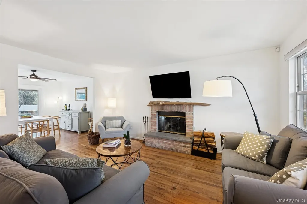 7 Huckleberry Lane Hampton Bays NY 11946