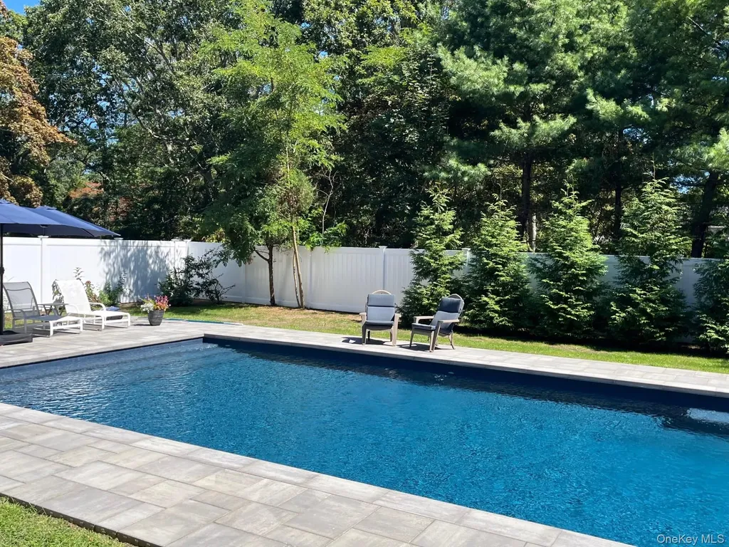 7 Huckleberry Lane Hampton Bays NY 11946