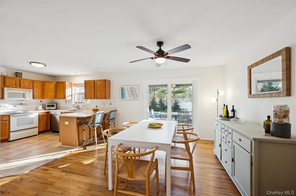 7 Huckleberry Lane Hampton Bays NY 11946