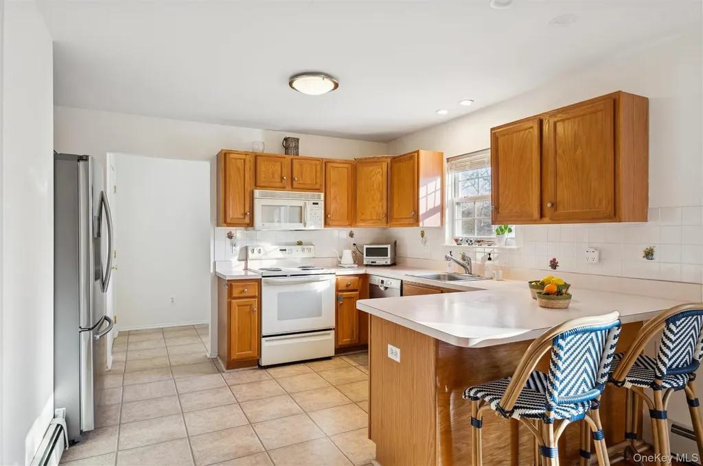 7 Huckleberry Lane Hampton Bays NY 11946