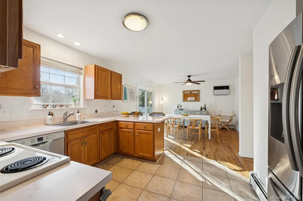 7 Huckleberry Lane Hampton Bays NY 11946