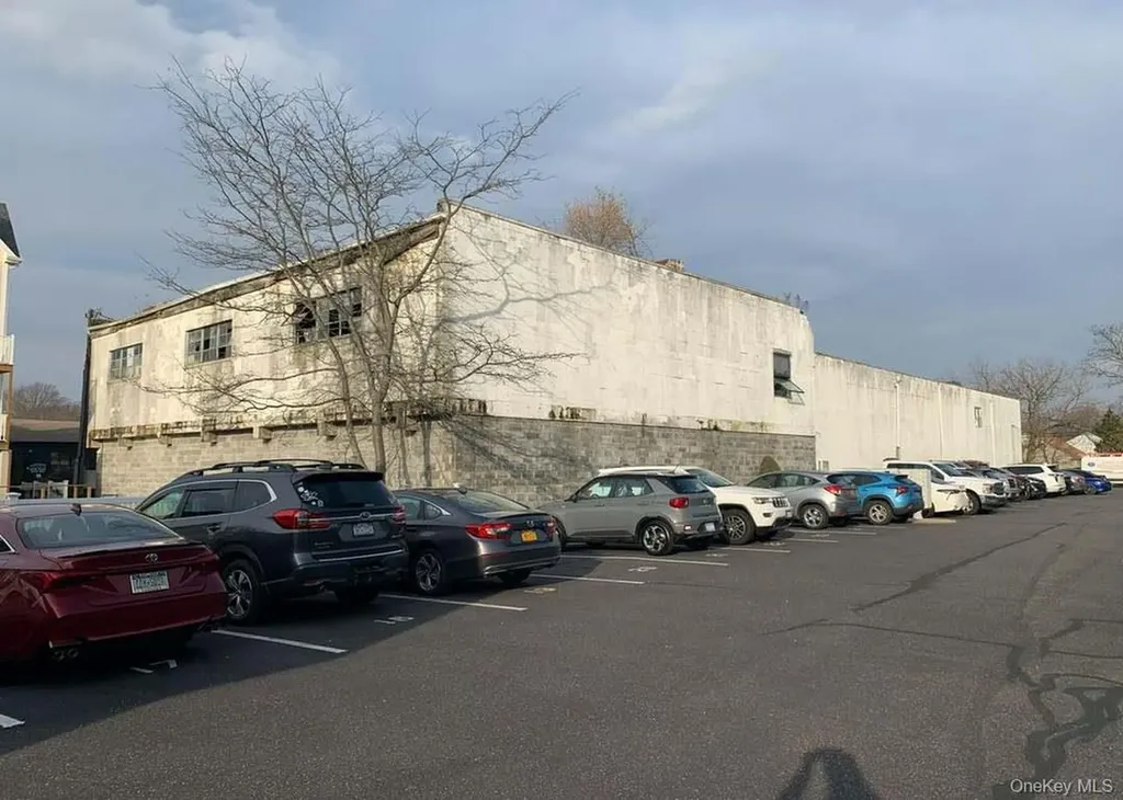 525 Ray Street Freeport NY 11520