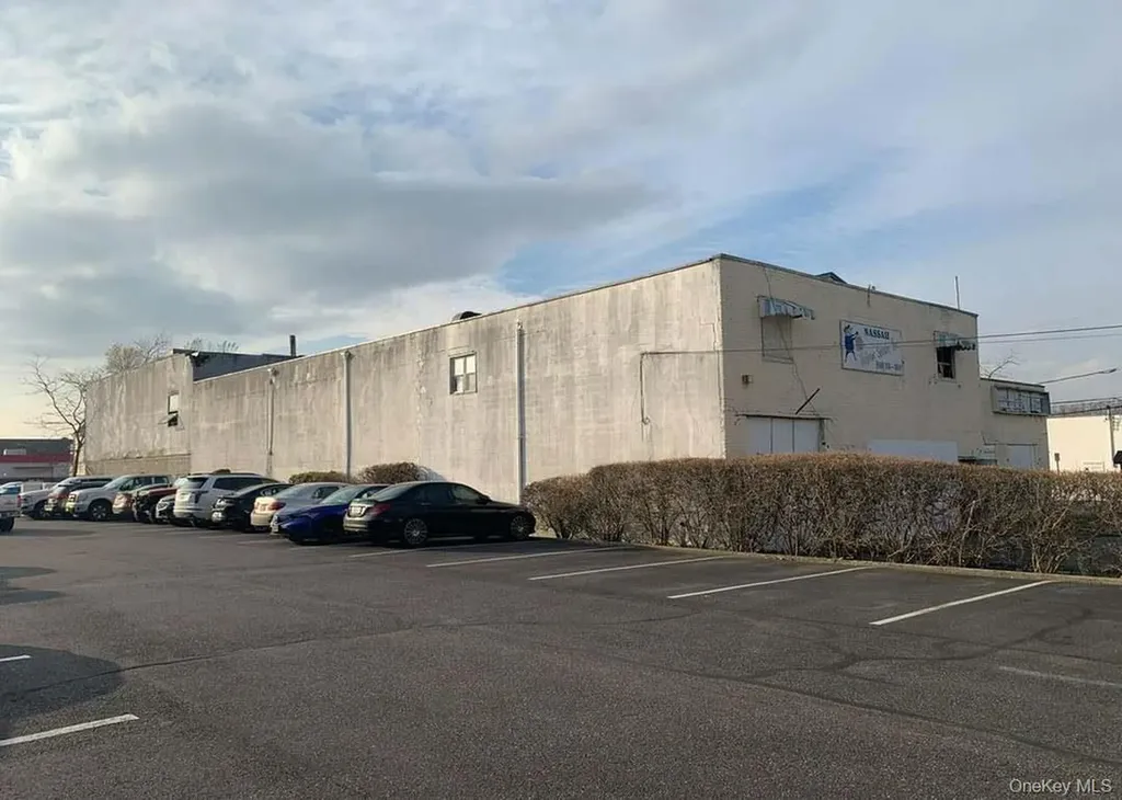 525 Ray Street Freeport NY 11520