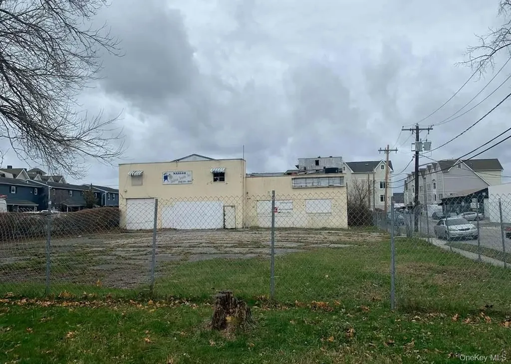 525 Ray Street Freeport NY 11520
