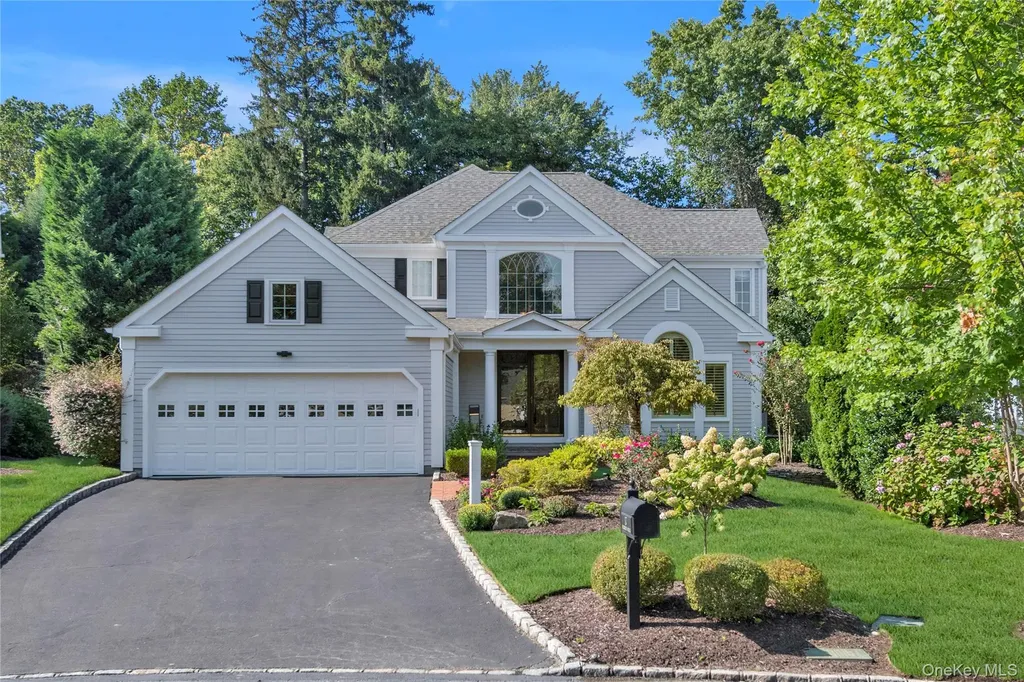 17 Evergreen Circle Manhasset NY 11030
