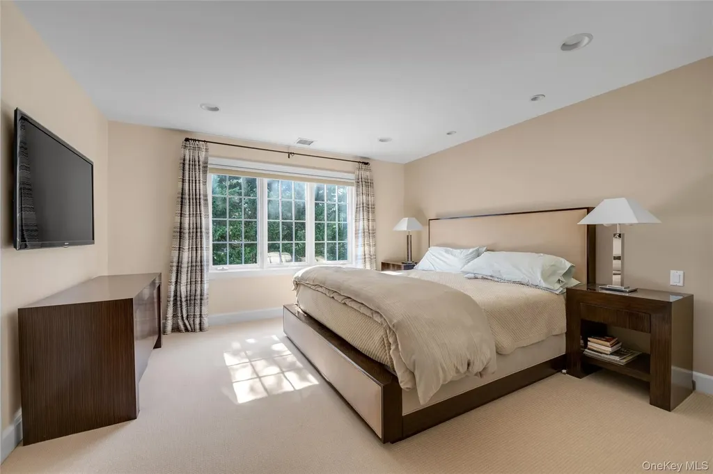 17 Evergreen Circle Manhasset NY 11030
