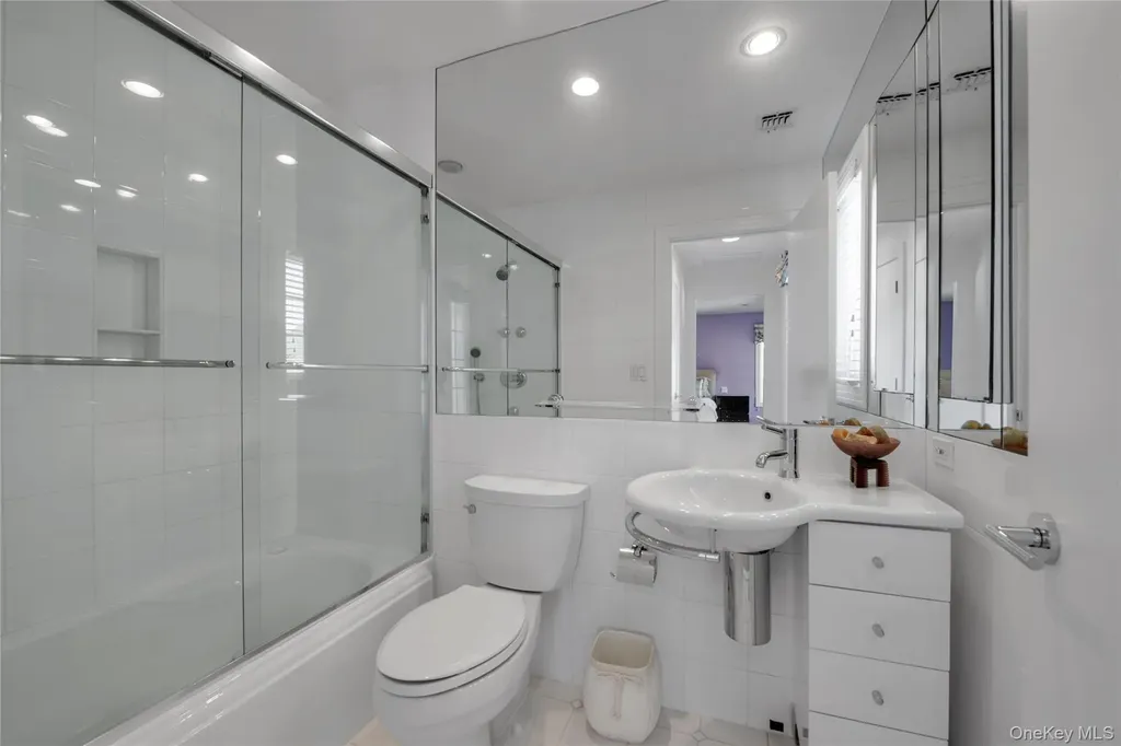 17 Evergreen Circle Manhasset NY 11030