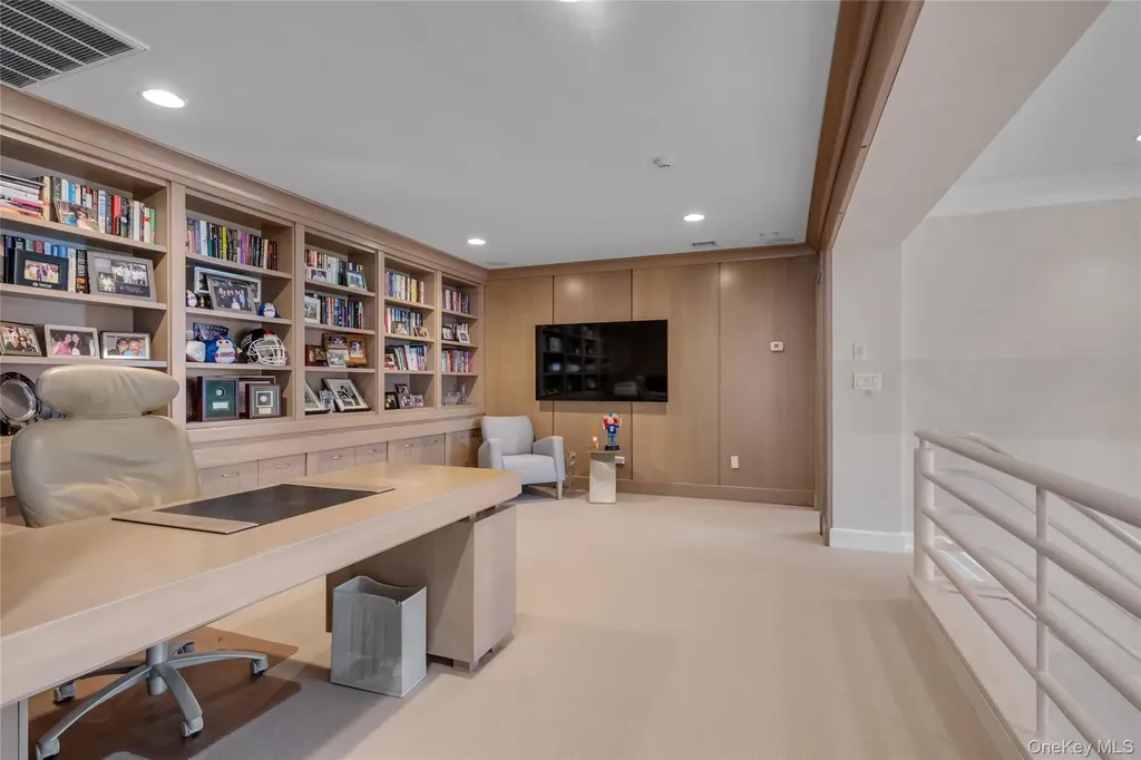 17 Evergreen Circle Manhasset NY 11030