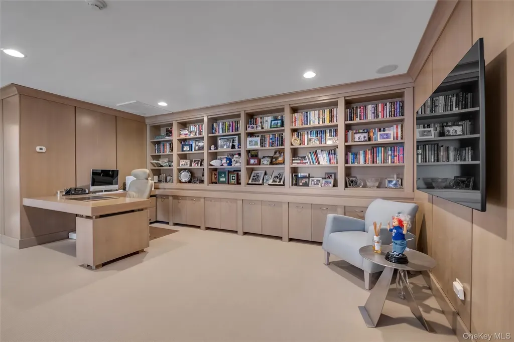 17 Evergreen Circle Manhasset NY 11030