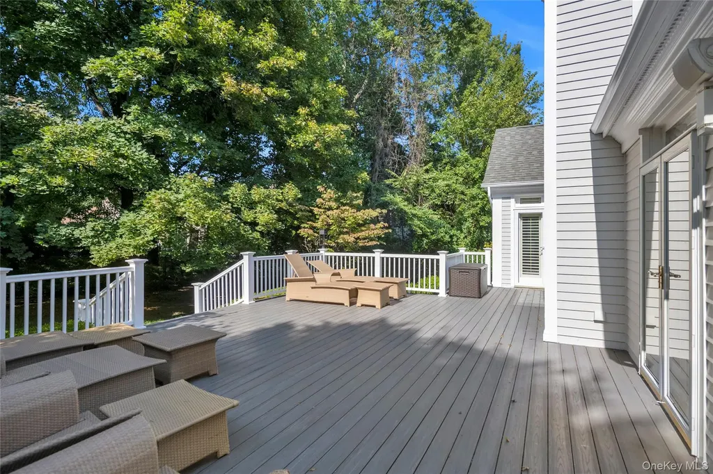 17 Evergreen Circle Manhasset NY 11030