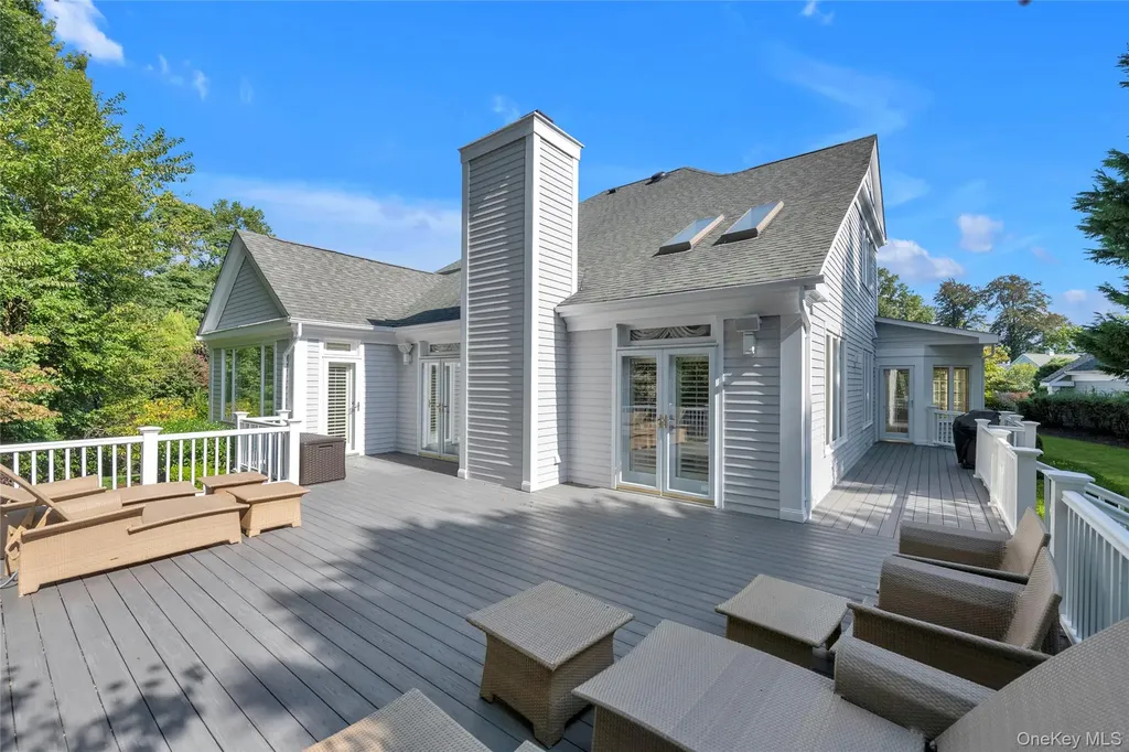 17 Evergreen Circle Manhasset NY 11030