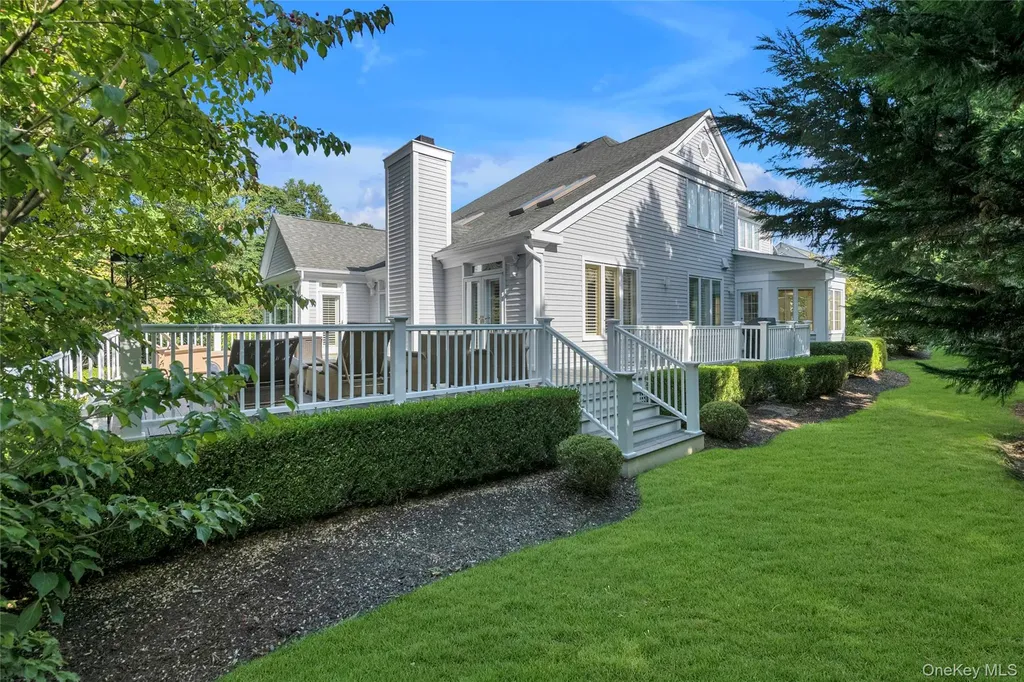 17 Evergreen Circle Manhasset NY 11030