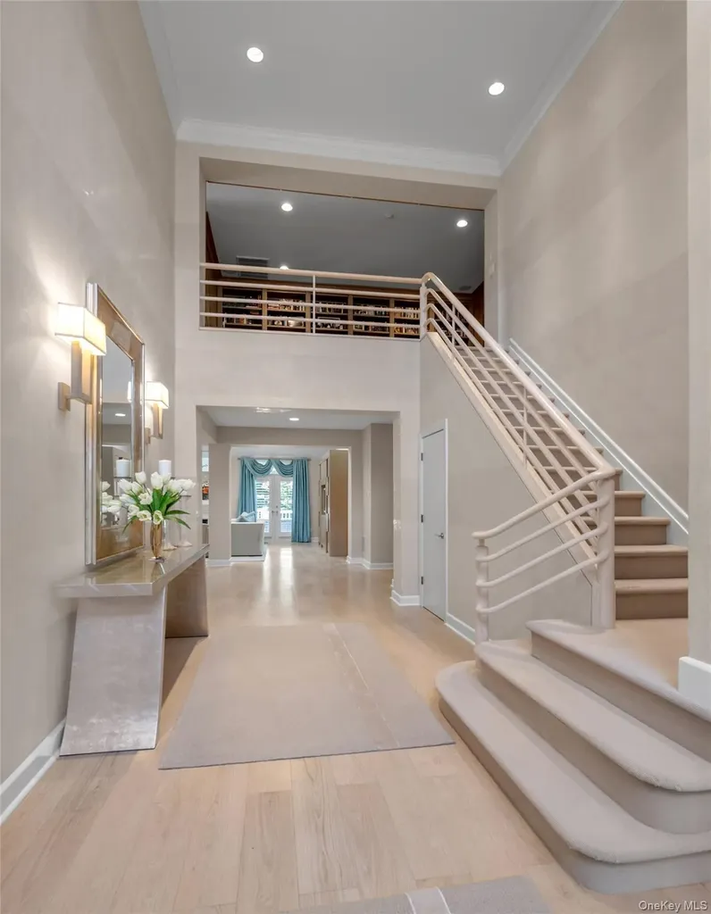 17 Evergreen Circle Manhasset NY 11030
