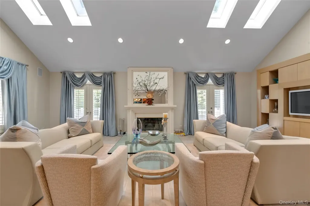 17 Evergreen Circle Manhasset NY 11030