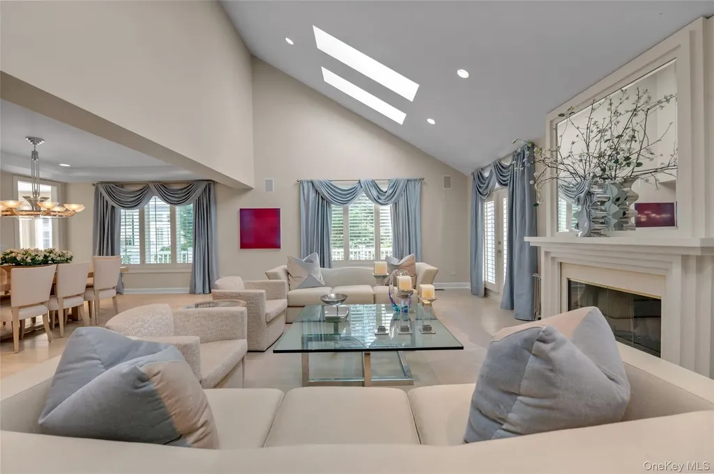 17 Evergreen Circle Manhasset NY 11030