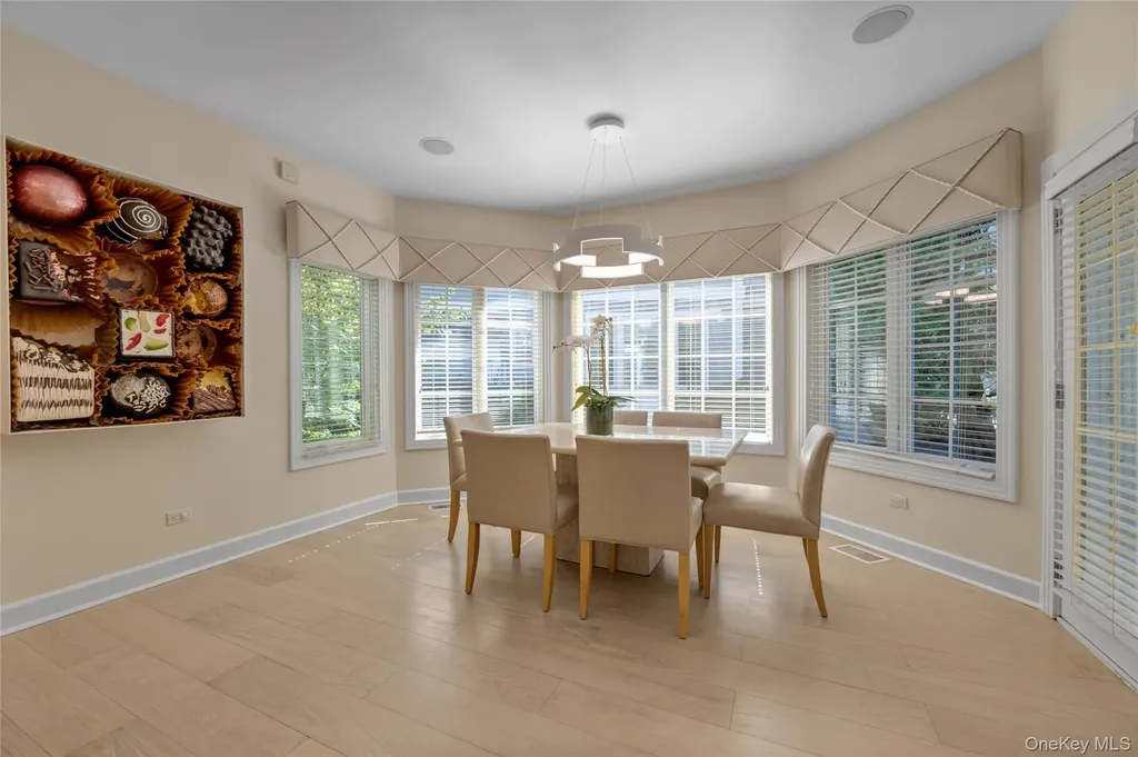 17 Evergreen Circle Manhasset NY 11030