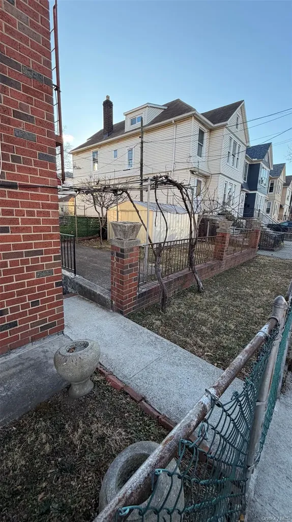 2874 Roberts Avenue Bronx NY 10461