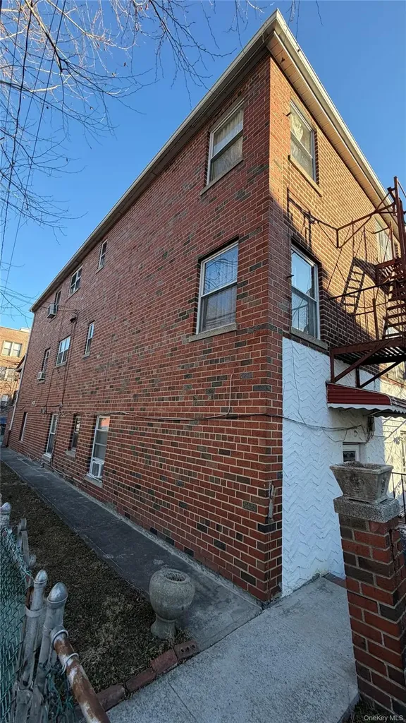 2874 Roberts Avenue Bronx NY 10461