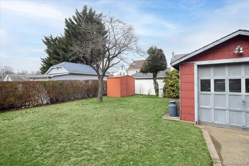 21 Cornell Street Williston Park NY 11596