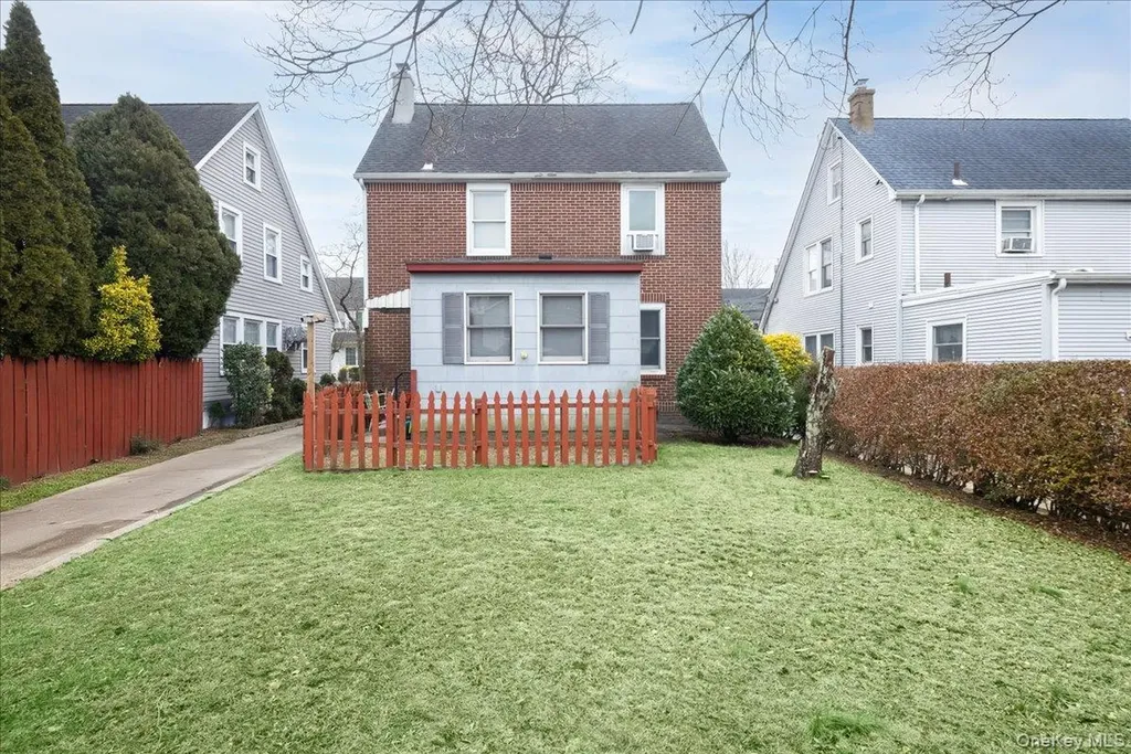 21 Cornell Street Williston Park NY 11596