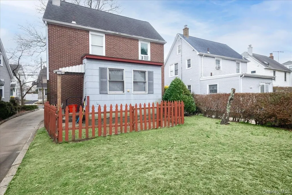 21 Cornell Street Williston Park NY 11596