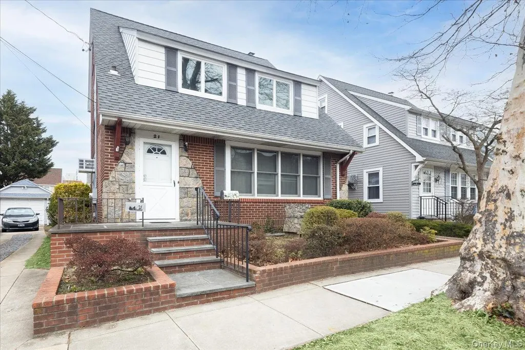 21 Cornell Street Williston Park NY 11596