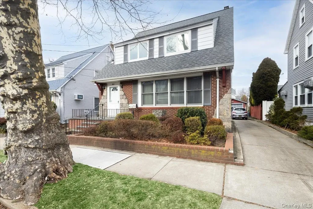 21 Cornell Street Williston Park NY 11596