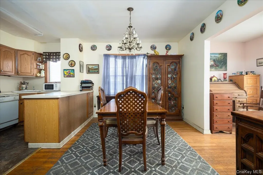 21 Cornell Street Williston Park NY 11596