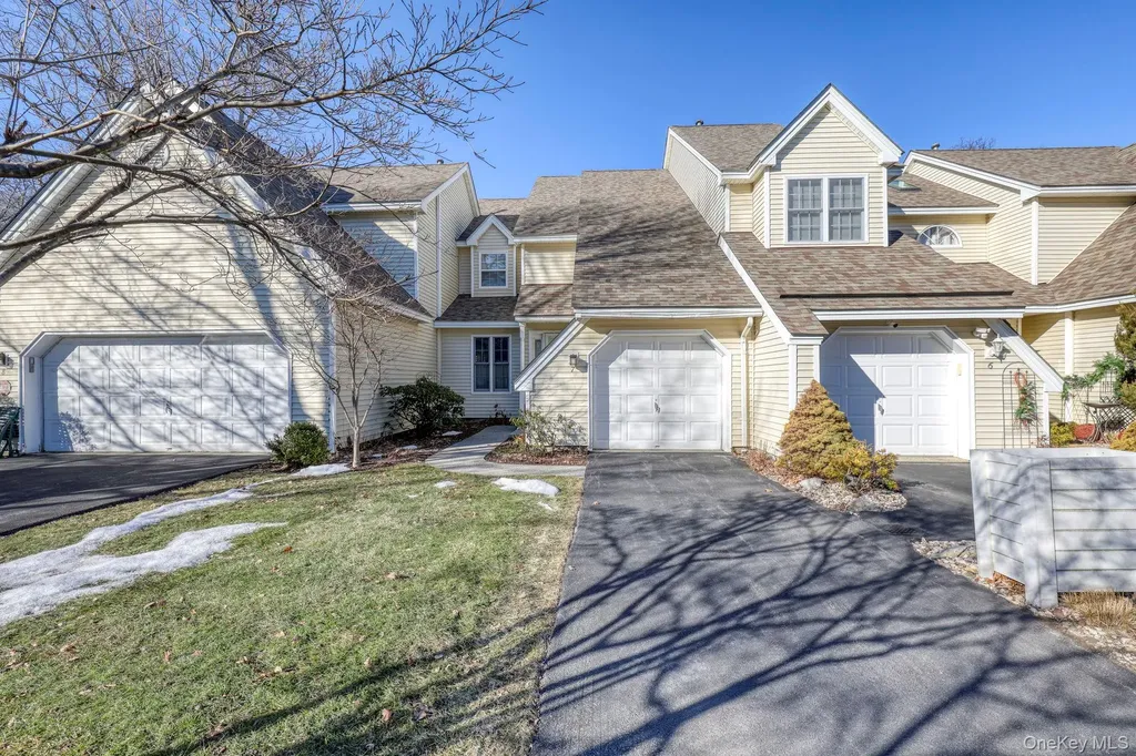 7 Birkdale Court Poughkeepsie NY 12603
