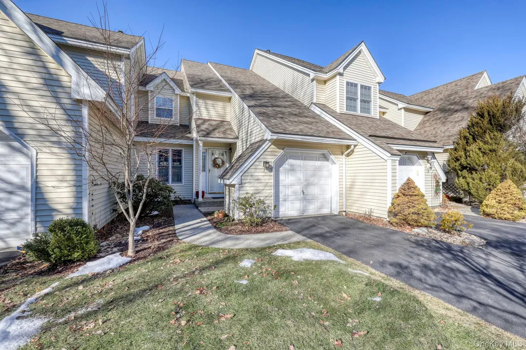 7 Birkdale Court Poughkeepsie NY 12603