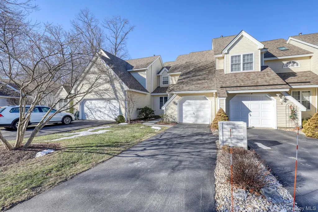 7 Birkdale Court Poughkeepsie NY 12603