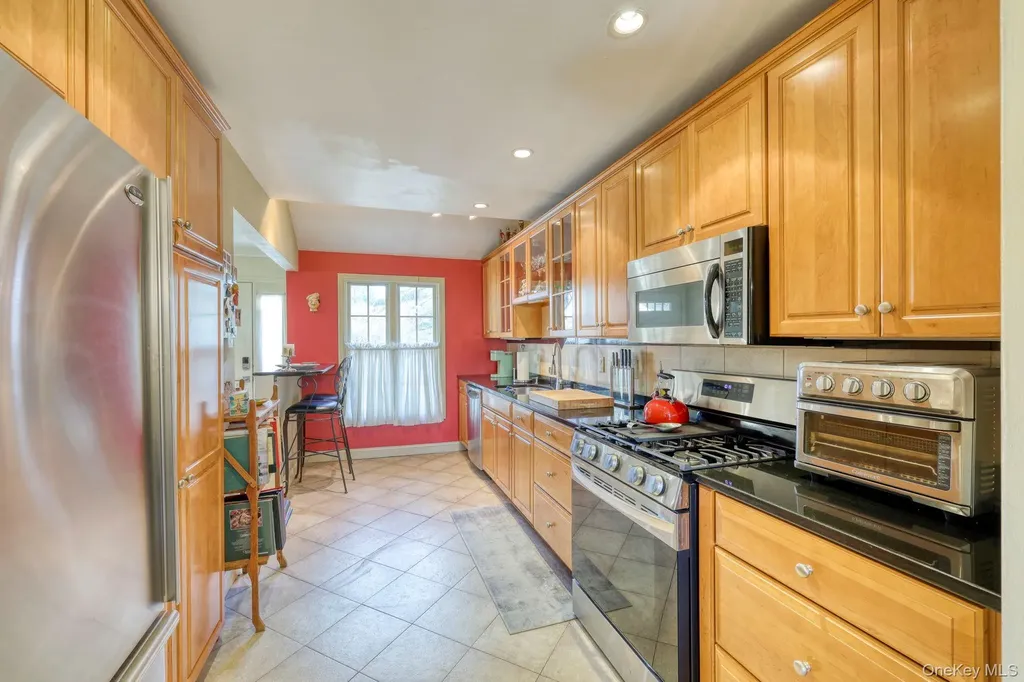 7 Birkdale Court Poughkeepsie NY 12603
