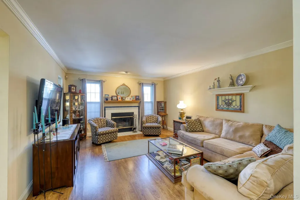 7 Birkdale Court Poughkeepsie NY 12603