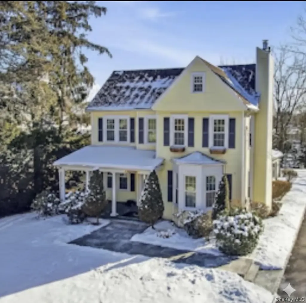 13 Walnut Street Glen Head NY 11545