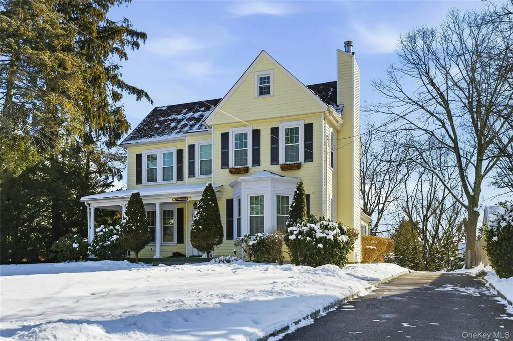 13 Walnut Street Glen Head NY 11545
